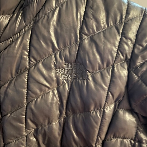 Northface Thermoball women’s jacket size medium. Nwot - Picture 2 of 4
